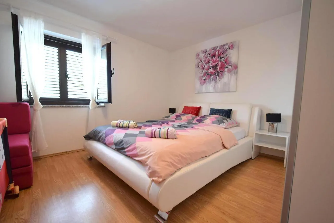 Apartments Zrinka Omisalj