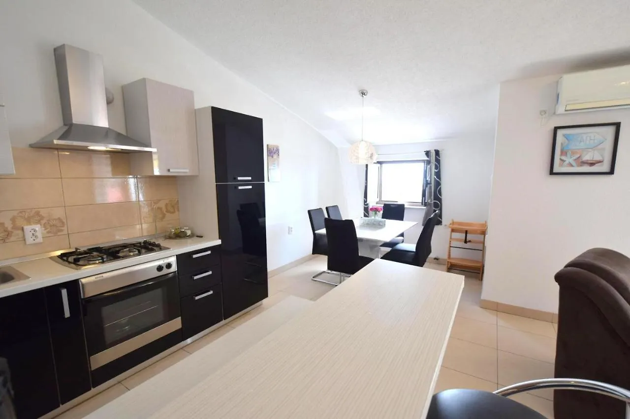 Apartments Zrinka Omisalj