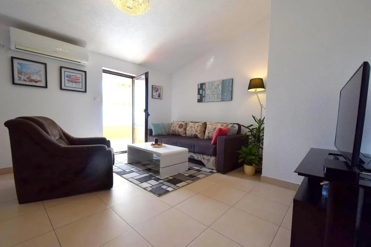 Apartments Zrinka Omisalj 0*,