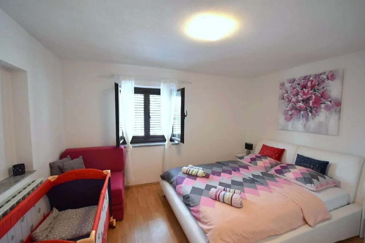 Apartments Zrinka Omisalj 0*,  Croatia