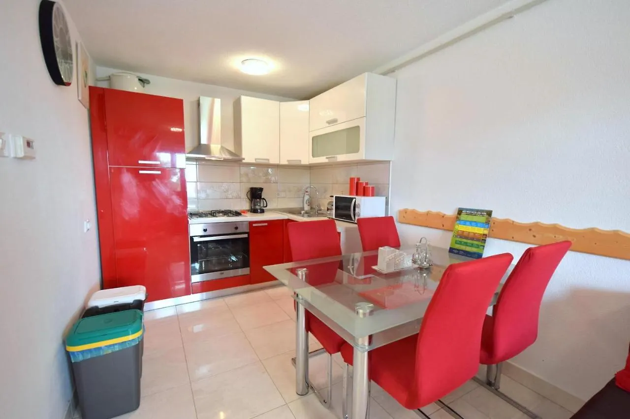 Apartments Zrinka Omisalj