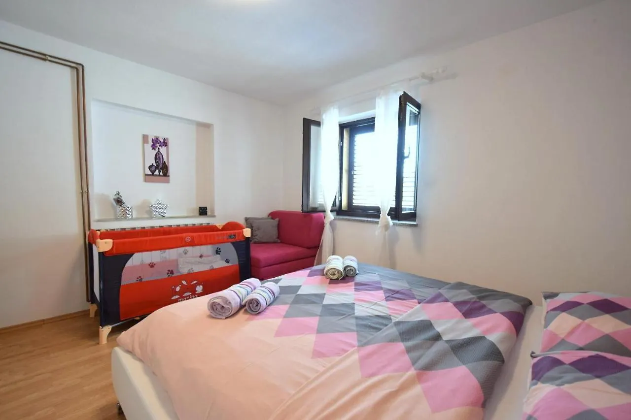 Apartments Zrinka Omisalj