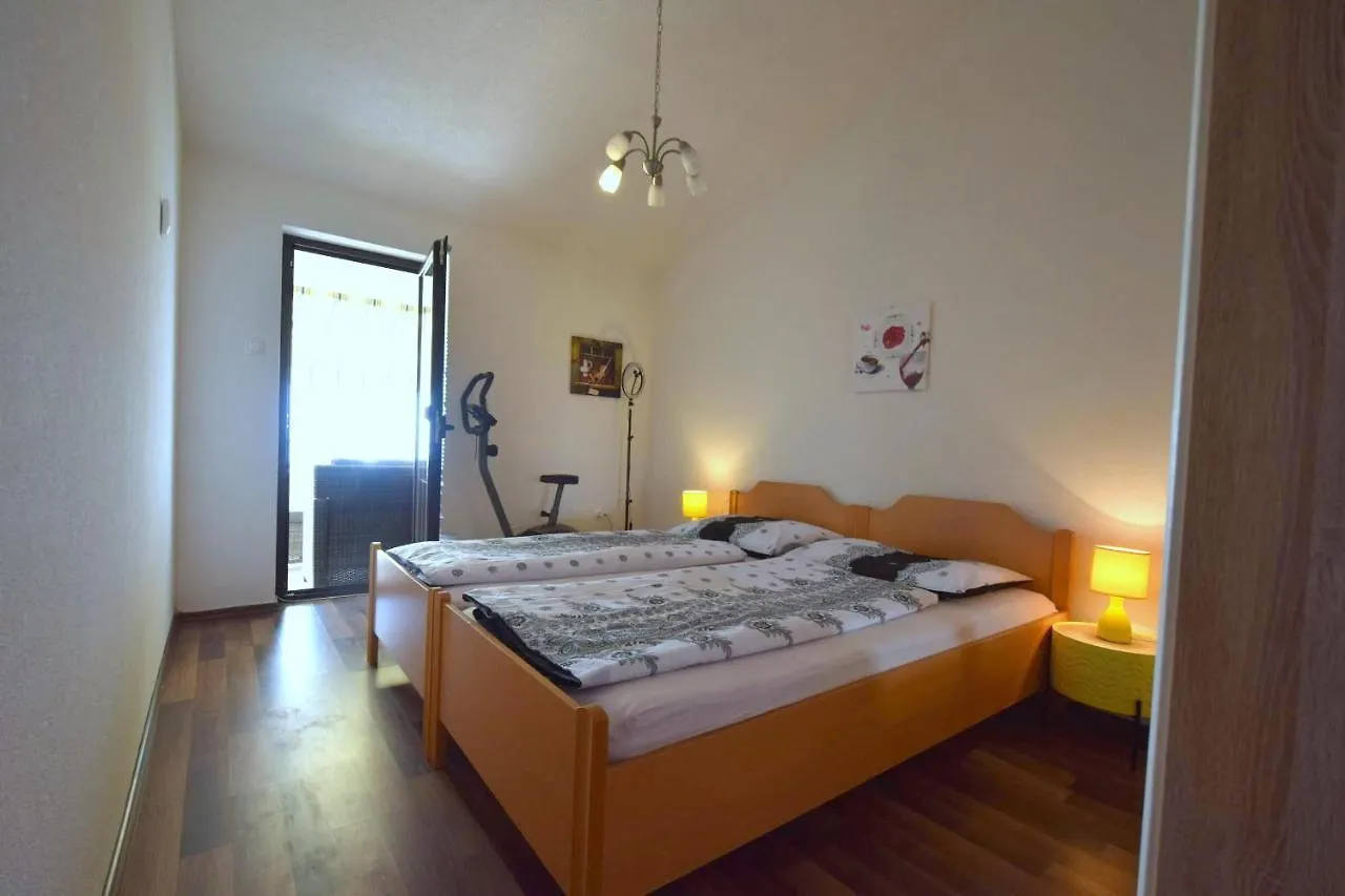 Apartments Zrinka Omisalj