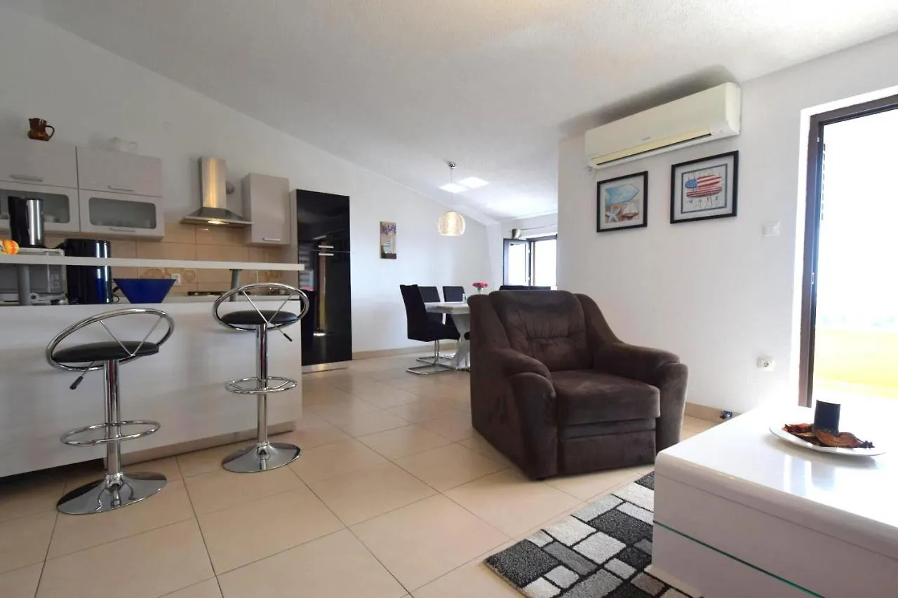 Apartments Zrinka Omisalj