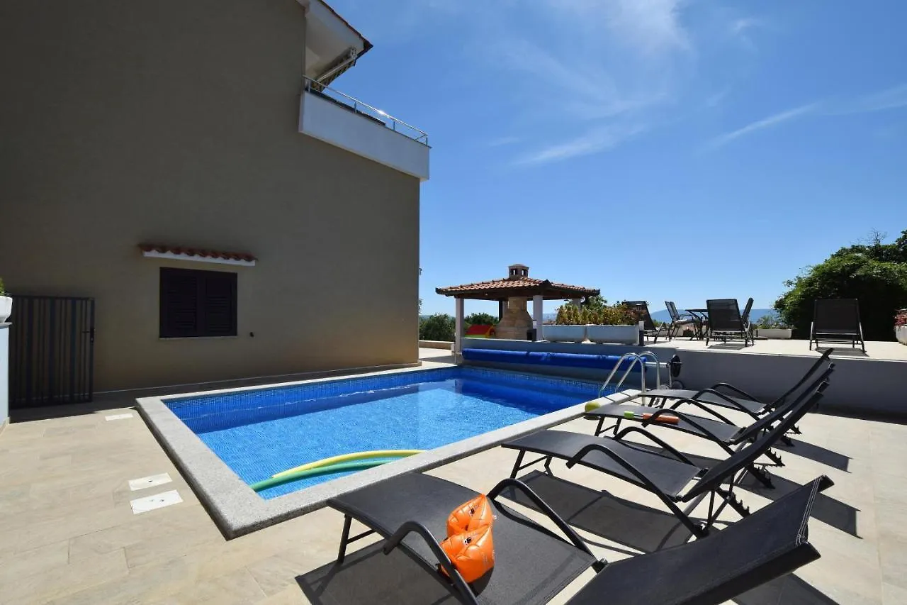Apartments Zrinka Omisalj
