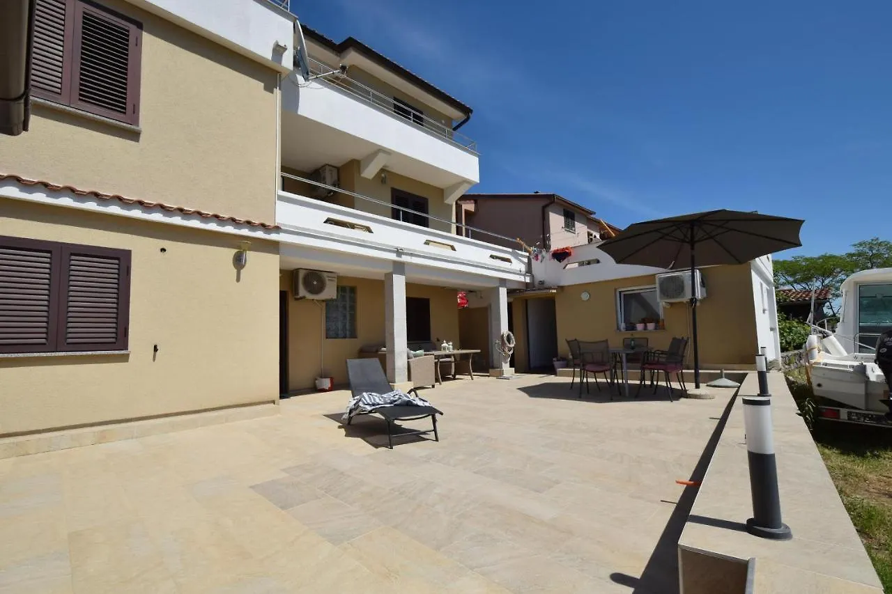 Apartments Zrinka Omisalj Croatia